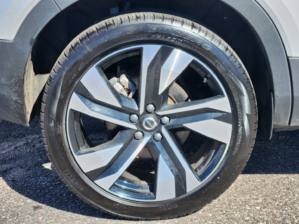 Used 2025 Volvo XC40 B5 Plus w/ Climate Package AWD/4WD image 30