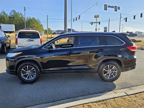Used 2019 Toyota Highlander XLE image 4