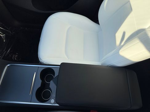 Used 2025 Tesla Model Y Long Range image 14