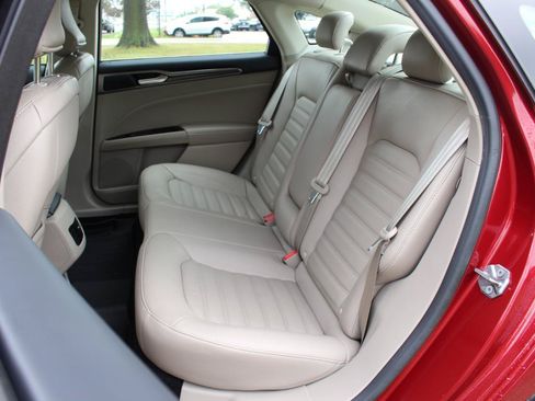 Used 2017 Ford Fusion SE w/ Fusion SE Technology Package FWD image 33