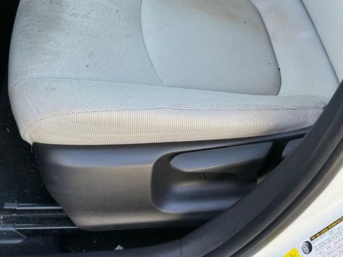 Used 2021 Toyota Corolla LE image 12