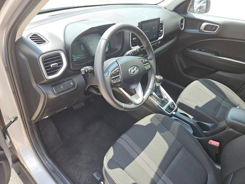 Used 2025 Hyundai Venue SEL FWD image 15