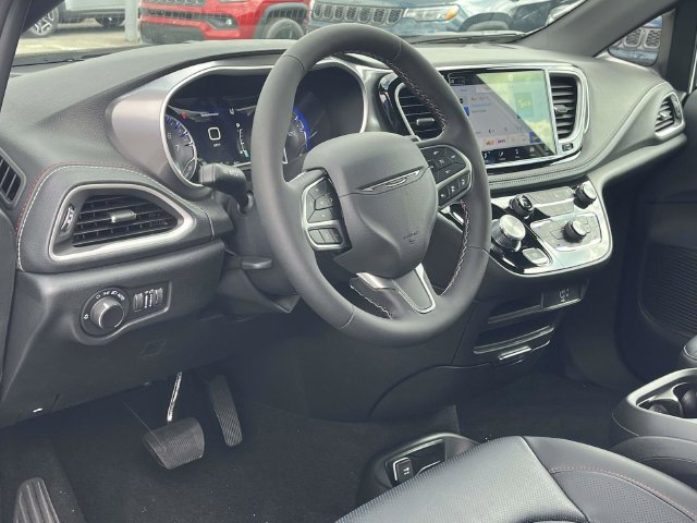 New 2027 Chrysler Pacifica Select FWD image 9