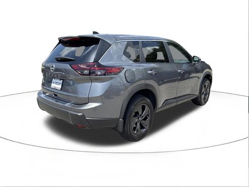 Used 2026 Nissan Rogue SV FWD image 3