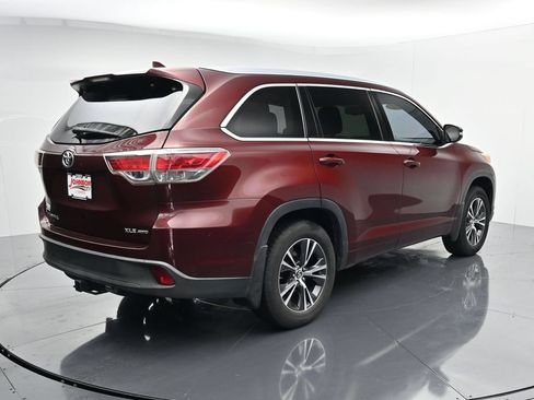 Used 2016 Toyota Highlander XLE AWD/4WD image 7