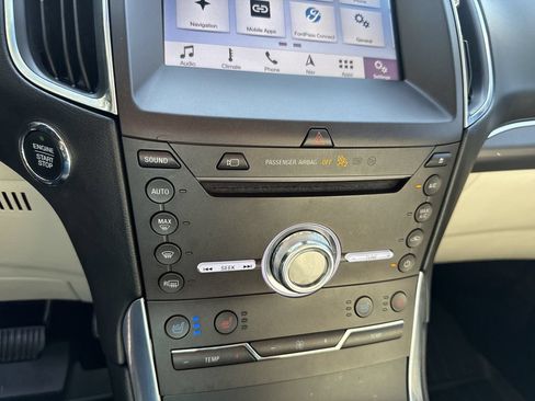 Used 2019 Ford Edge Titanium w/ Equipment Group 301A AWD/4WD image 28