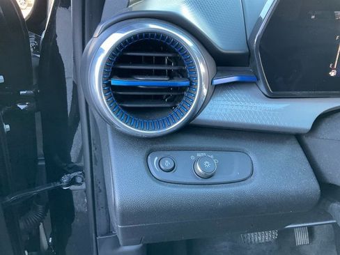 Used 2024 Chevrolet Trax LT w/ Driver Confidence Package image 8