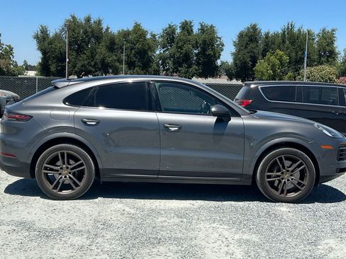 Used 2021 Porsche Cayenne Coupe AWD/4WD image 9