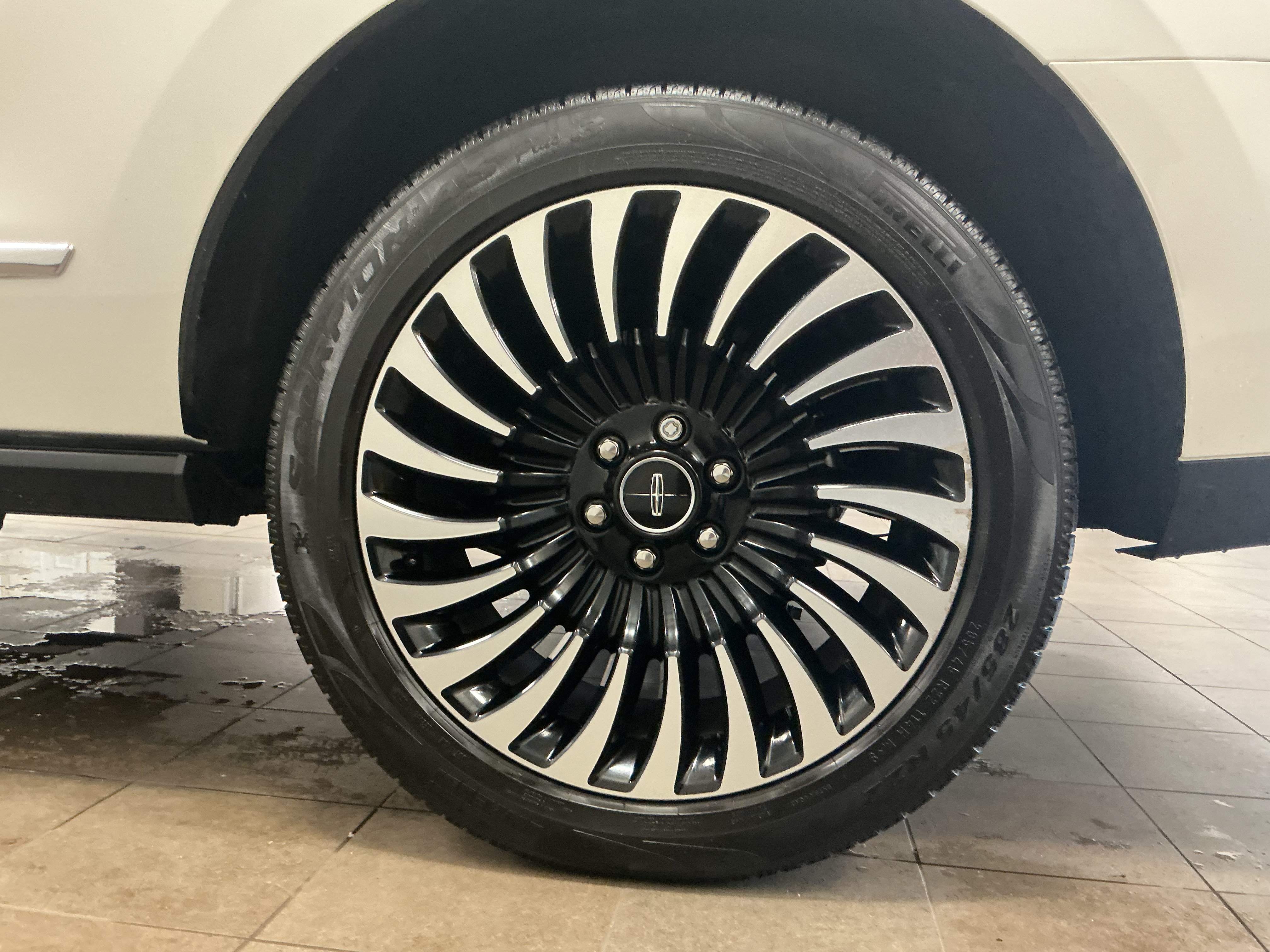 Used 2020 Lincoln Navigator Black Label w/ Cargo Convenience Package AWD/4WD image 26