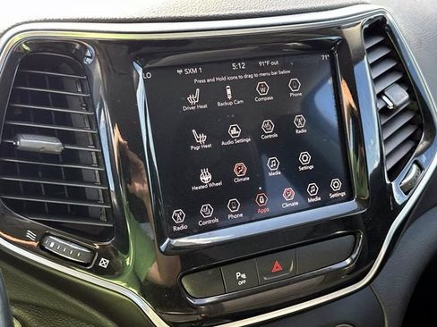 Used 2019 Jeep Cherokee Limited FWD image 25