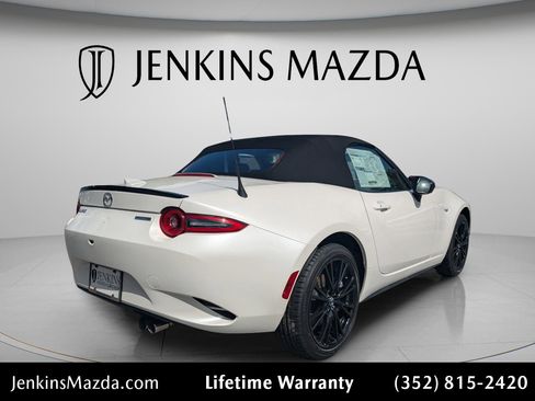 New 2026 MAZDA MX-5 Miata Club w/ Interior Package RWD image 2