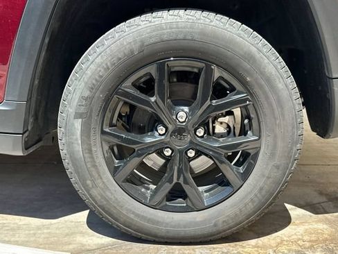 Used 2024 Jeep Grand Cherokee Altitude AWD/4WD image 14