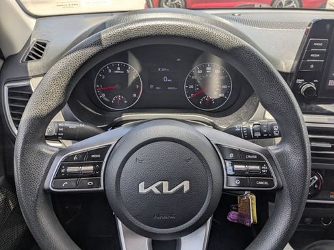 Used 2023 Kia Seltos LX AWD/4WD image 29