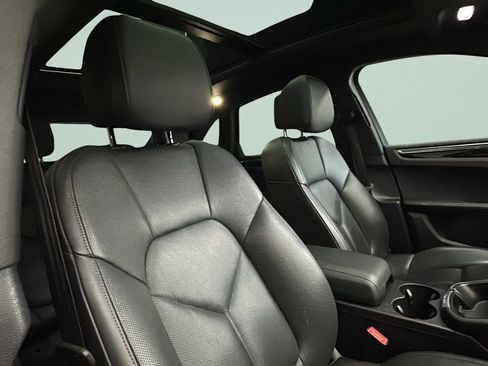 Used 2023 Porsche Macan image 17