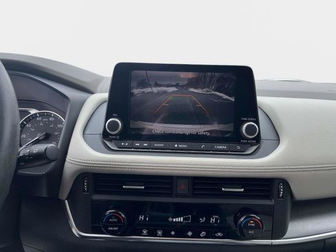 Certified 2023 Nissan Rogue SV image 25