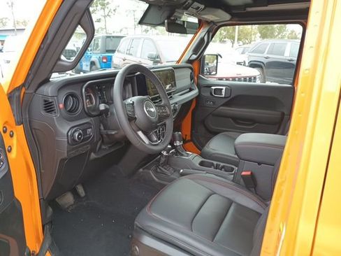 Used 2025 Jeep Wrangler Unlimited Rubicon image 9