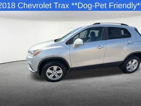 Used 2018 Chevrolet Trax LT w/ LT Convenience Package AWD/4WD image 4