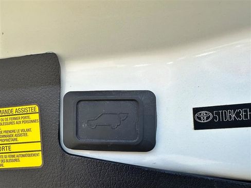 Used 2011 Toyota Highlander SE image 11