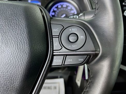 Used 2022 Toyota Camry SE FWD image 17