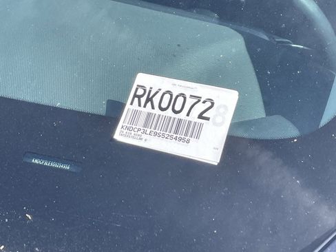 Certified 2025 Kia Niro LX FWD image 12