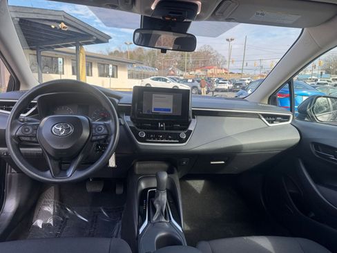 Used 2025 Toyota Corolla LE image 27