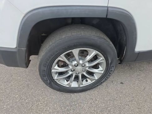 Used 2019 Jeep Cherokee Latitude Plus w/ Cold Weather Group AWD/4WD image 15