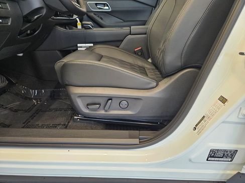 New 2026 Nissan Rogue Platinum w/ Platinum Premium Package image 14