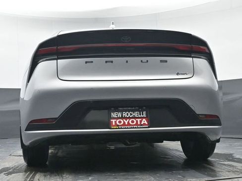 Used 2025 Toyota Prius XLE image 32