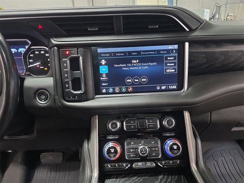 Used 2021 GMC Yukon Denali w/ Denali Premium Package image 21