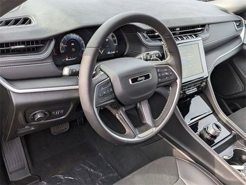 New 2025 Jeep Grand Cherokee Altitude image 12