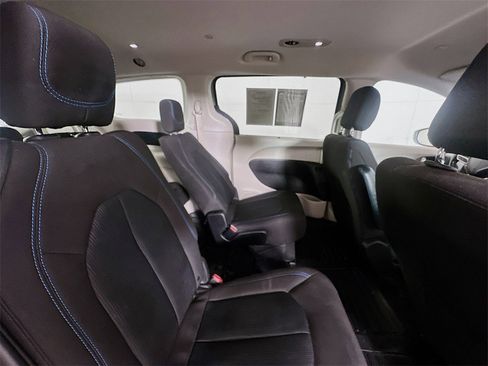 Used 2021 Chrysler Pacifica Touring w/ Cold Weather Group image 29