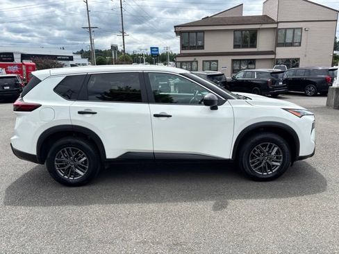 Used 2024 Nissan Rogue S FWD image 6