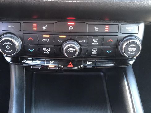 Used 2023 Dodge Durango SXT AWD/4WD image 29
