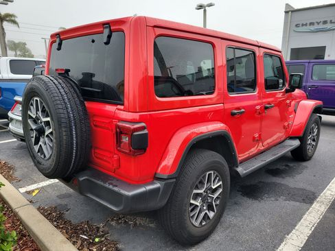 Used 2024 Jeep Wrangler Sahara image 4