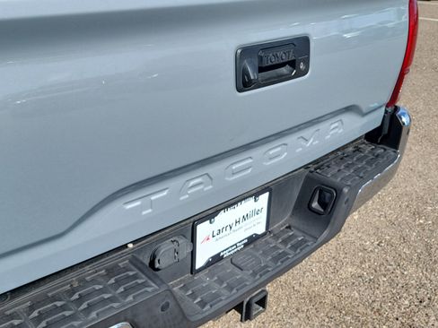 Used 2019 Toyota Tacoma SR5 RWD image 45