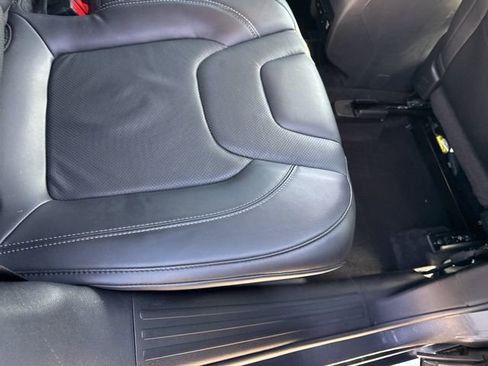 Used 2019 Jeep Cherokee Limited image 33