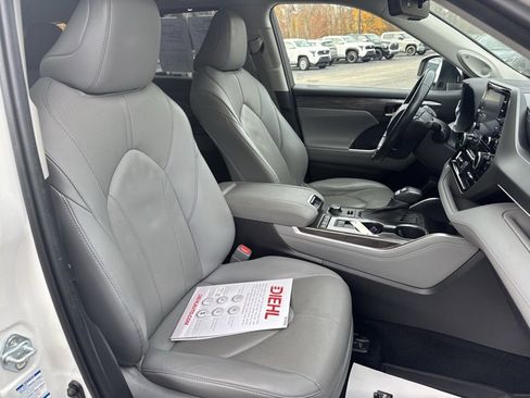 Used 2021 Toyota Highlander Limited image 52