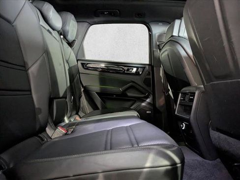 Used 2019 Porsche Cayenne image 27