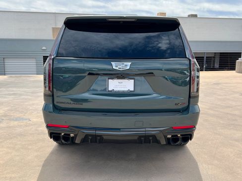 Certified 2025 Cadillac Escalade V w/ LPO, ONYX Package AWD/4WD image 5