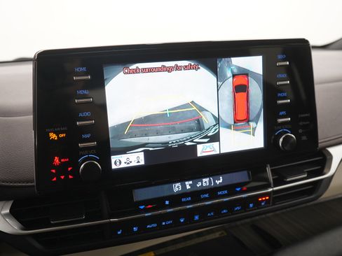 Used 2024 Toyota Sienna Platinum image 30