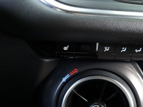 Used 2024 Chevrolet Blazer LT w/ Convenience Package FWD image 16