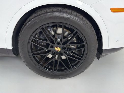 Certified 2024 Porsche Cayenne AWD/4WD image 36