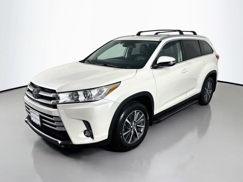Used 2019 Toyota Highlander XLE AWD/4WD image 1