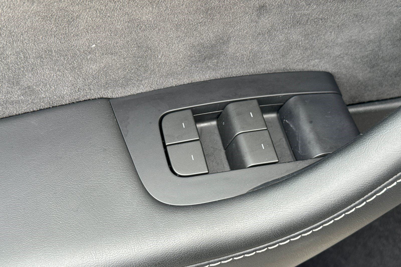 Used 2023 Tesla Model Y 2WD image 13