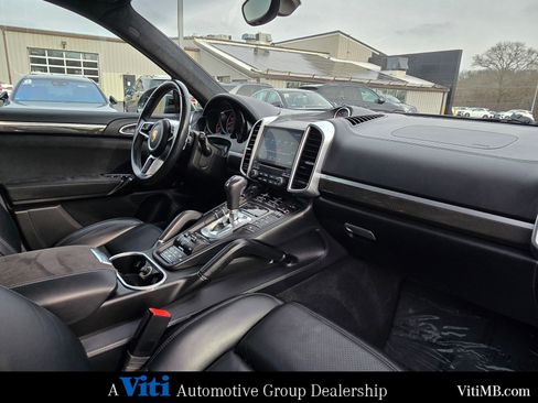 Used 2018 Porsche Cayenne GTS image 29