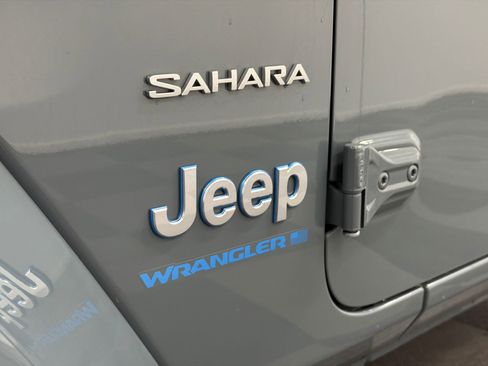 Used 2024 Jeep Wrangler Unlimited Sahara AWD/4WD image 12