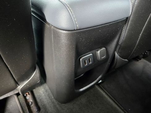Used 2018 Chevrolet Colorado Z71 AWD/4WD image 28