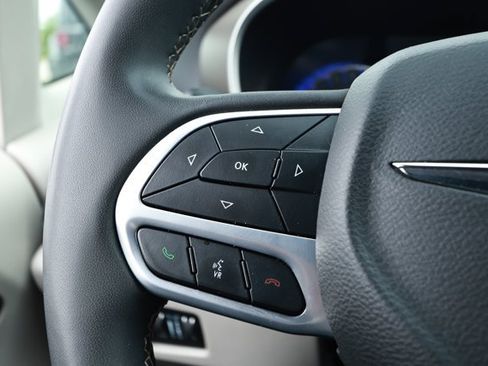 Used 2022 Chrysler Voyager LX FWD image 13