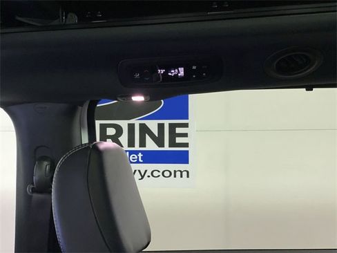 Used 2025 Chrysler Pacifica Limited image 28