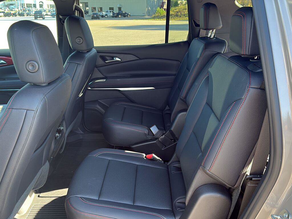 Used 2026 Chevrolet Traverse Z71 w/ Driver Confidence Package AWD/4WD image 6